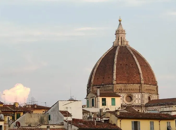 Overlooking's Duomo In Mercato Centrale Florenz
